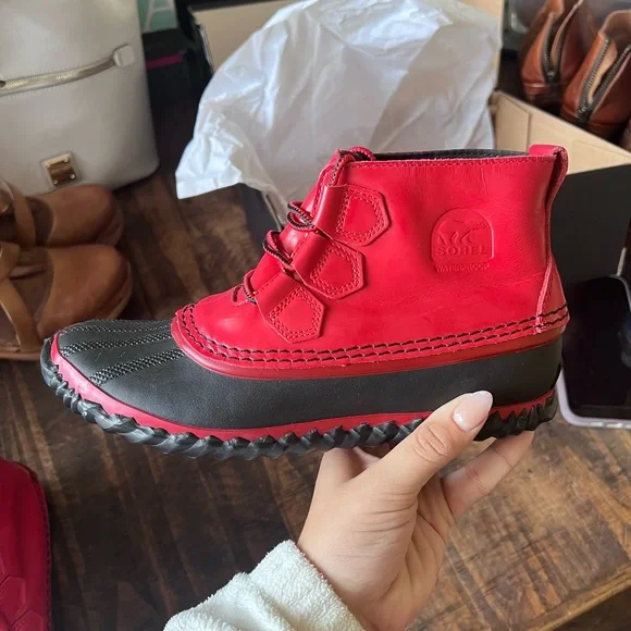 Sorel red boots - Picture 7 of 9